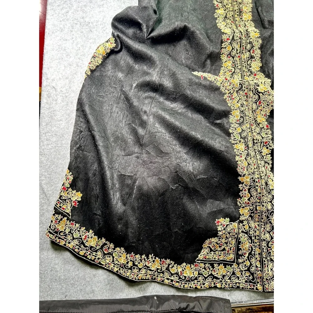 Vintage Womens Gown Black Velvet Embroidered Floral Stretch Round Neck Pullover